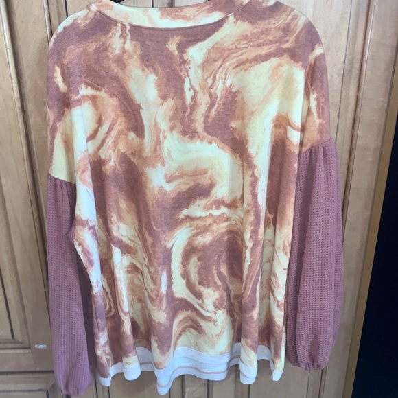 🆕 Marble Contrast Color Block Top❤️ - Picture 7 of 9